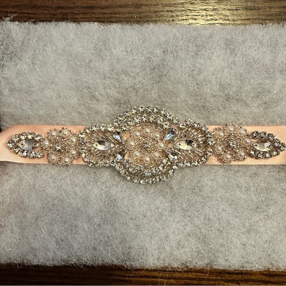 Pearl and Rhinestones Wedding Headband - Picture 6 of 7